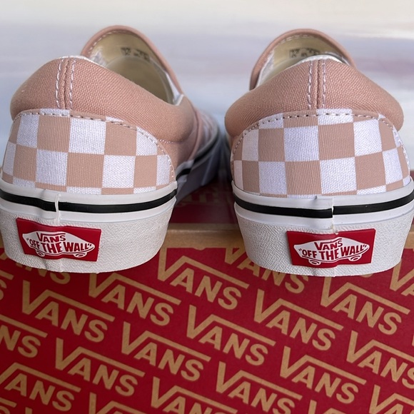 Vans WMNS Classic Slip-On
Color Theory Checkerboard Rose Smoke
VN000BVZBQL
Snkrs - Picture 13 of 16